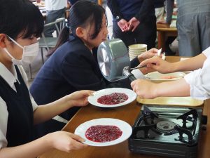 富士見高校生と富士見パノラマリゾート共同で富士見町の特産品「ルバーブ」を活用した商品開発を実施